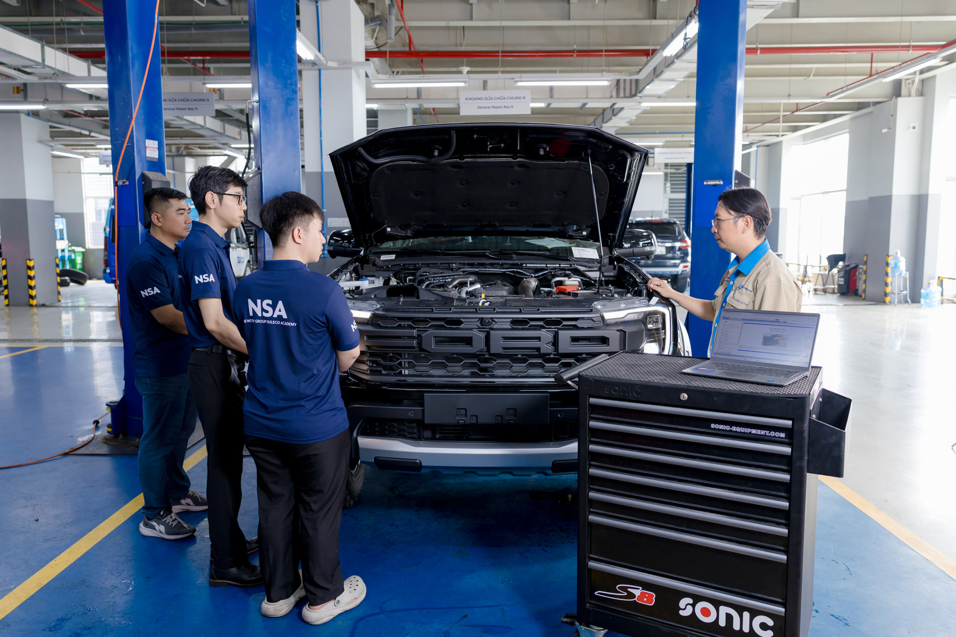 Kỹ thuật viên Sửa chữa Ô tô