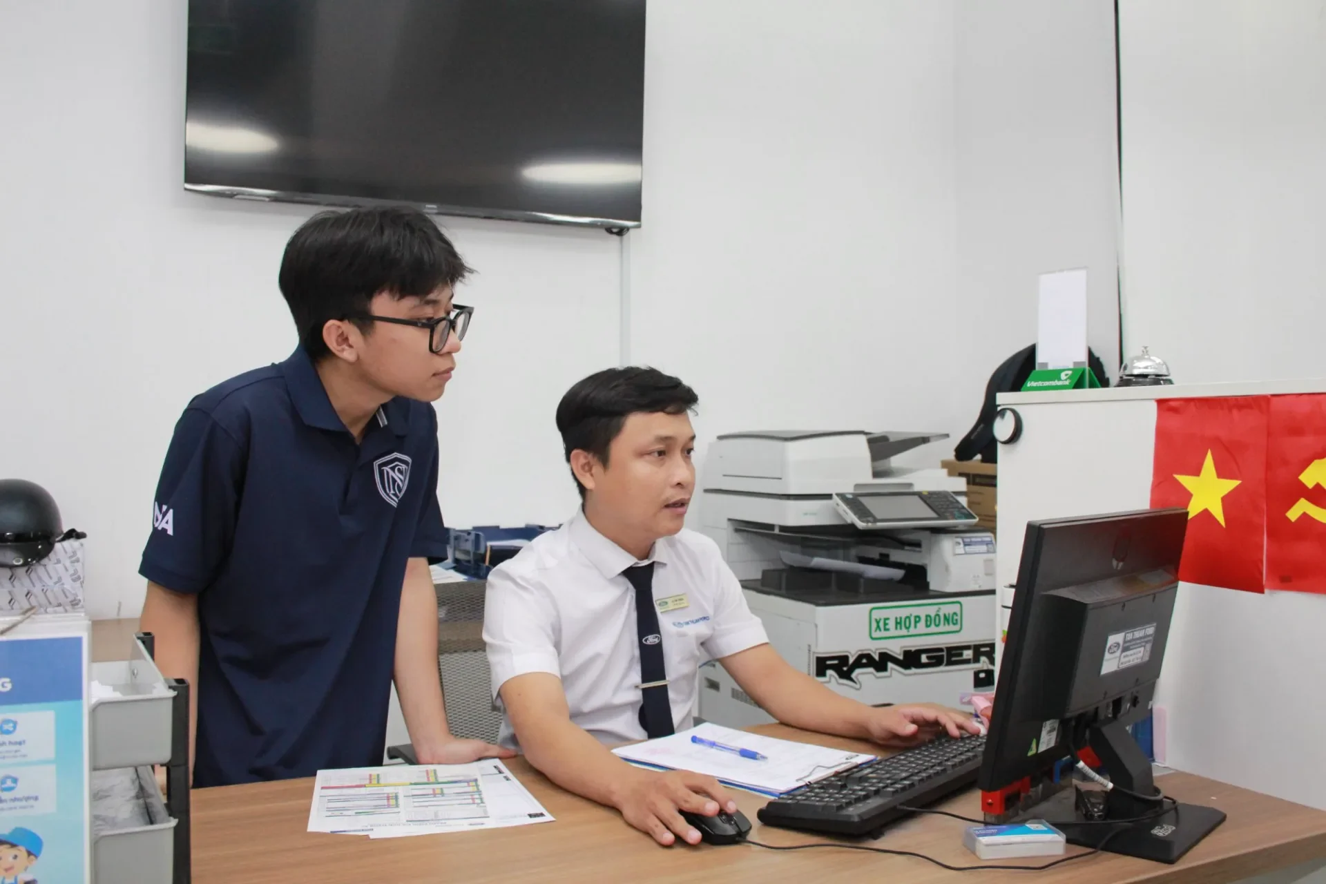 Cố vấn dịch vụ